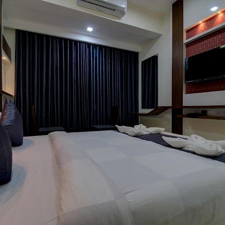 Hotel Mourya Residency Нави Мумбаи Экстерьер фото