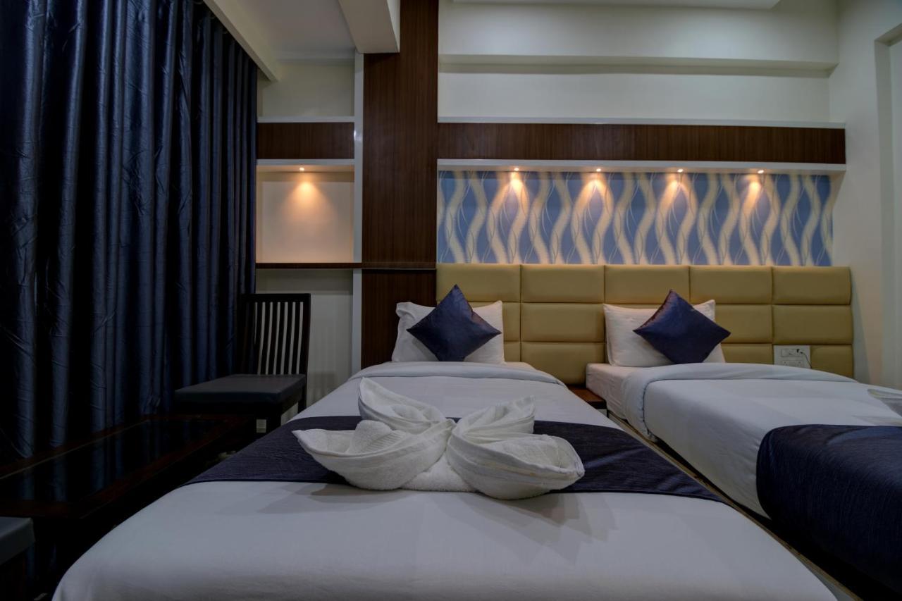 Hotel Mourya Residency Нави Мумбаи Экстерьер фото